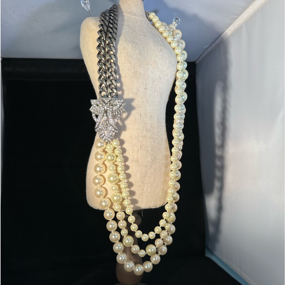 Stella and Dot Daisy pearl necklace.